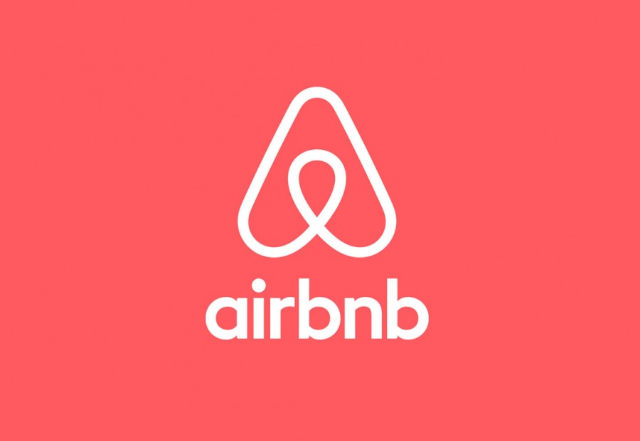 Σε αρχική δημόσια πρόταση θα προχωρήσει η Airbnb