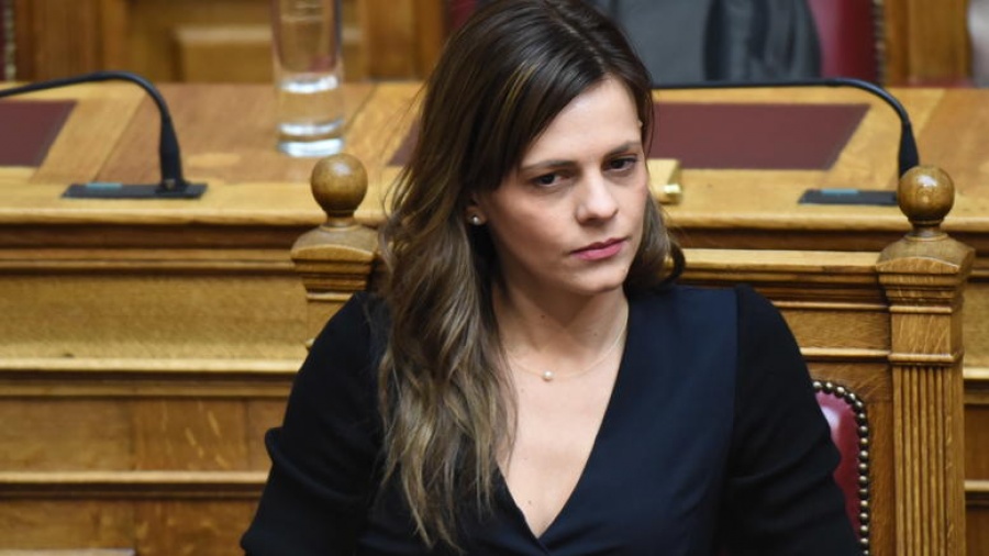 Αχτσιόγλου: Ο νέος αυξημένος κατώτατος μισθός θα ισχύει για όλους - Η κυβέρνηση θα ολοκληρώσει τη συνταγματική της θητεία