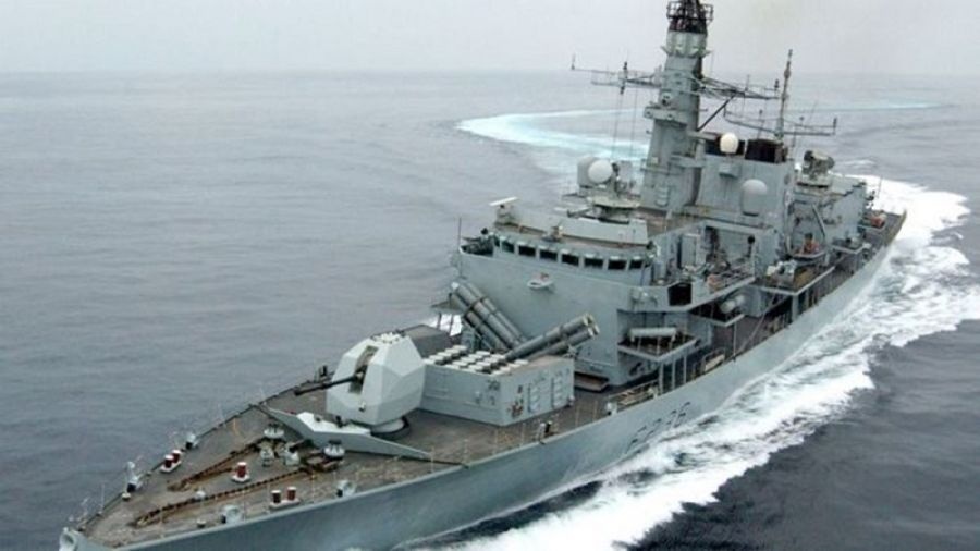 Το βρετανικό πολεμικό ναυτικό θα συνοδεύει πλοία υπό βρετανική σημαία στο Στενό του Χορμούζ