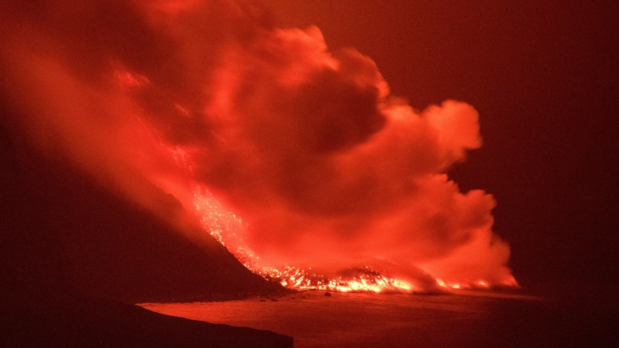 Στον ωκεανό έφτασε η λάβα του ηφαιστείου στη Λα Πάλμα - Συγκλονιστικές εικόνες