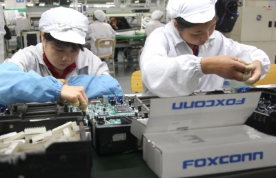 H κατασκευάστρια του iPhone Foxconn «εισβάλλει» στην αυτοκινητοβιομηχανία