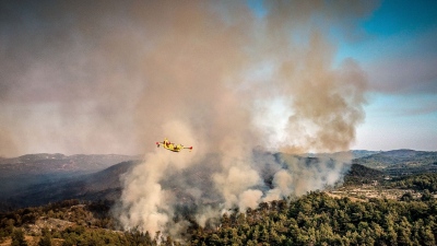 Συναγερμός στη Ρόδο: Μεγάλη πυρκαγιά στη Βρυσιά - Ειδοποιήσεις από το 112