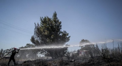 Υπό μερικό έλεγχο η πυρκαγιά στο άλσος Συγγρού