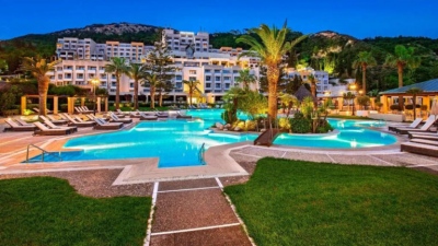 O Νίκος Κούτρας προχωρά στην εξαγορά του Sheraton Rhodes Resort από την Azora