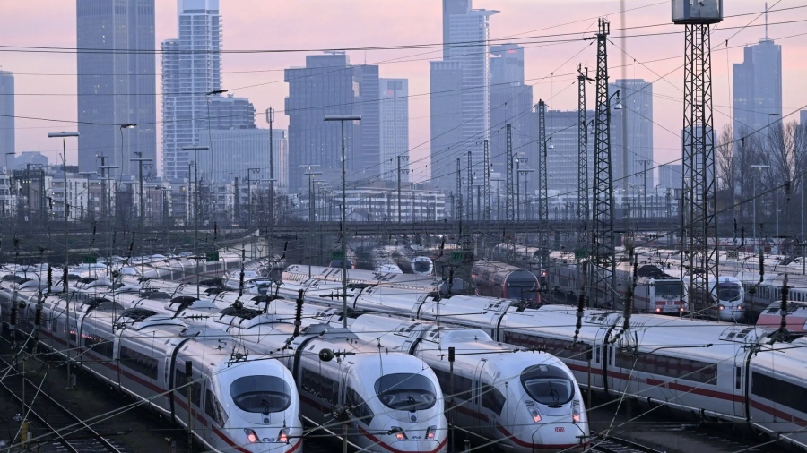 Γερμανία: Σταματά η μεγαλύτερη απεργία της ιστορίας στα τρένα - Διαπραγματεύσεις με τη Deutsche Bahn ξεκινούν οι μηχανοδηγοί