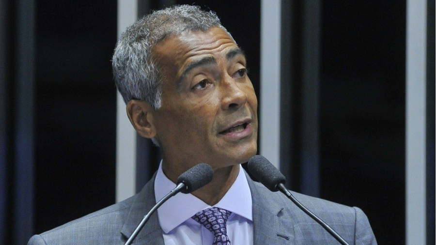 Ρομάριο: Εσπευσμένα στο χειρουργείο - Νοσηλεύεται εκτός κινδύνου σε κλινική του Ρίο ντε Τζανέιρο