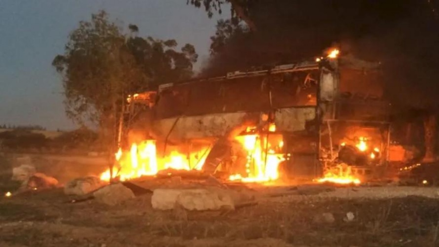 Πυρά όλμων κατέστρεψαν ένα λεωφορείο στην ισραηλινή πλευρά του φράχτη στη λωρίδα της Γάζας