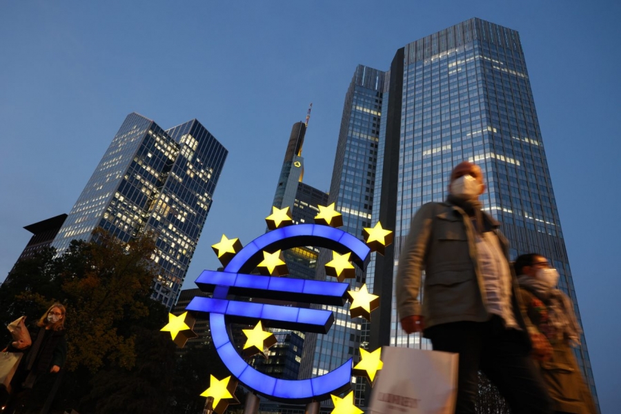 Στην αντεπίθεση τα «περιστέρια» της ΕΚΤ - Φρένο από τον Lane στις προσδοκίες για αύξηση επιτοκίων