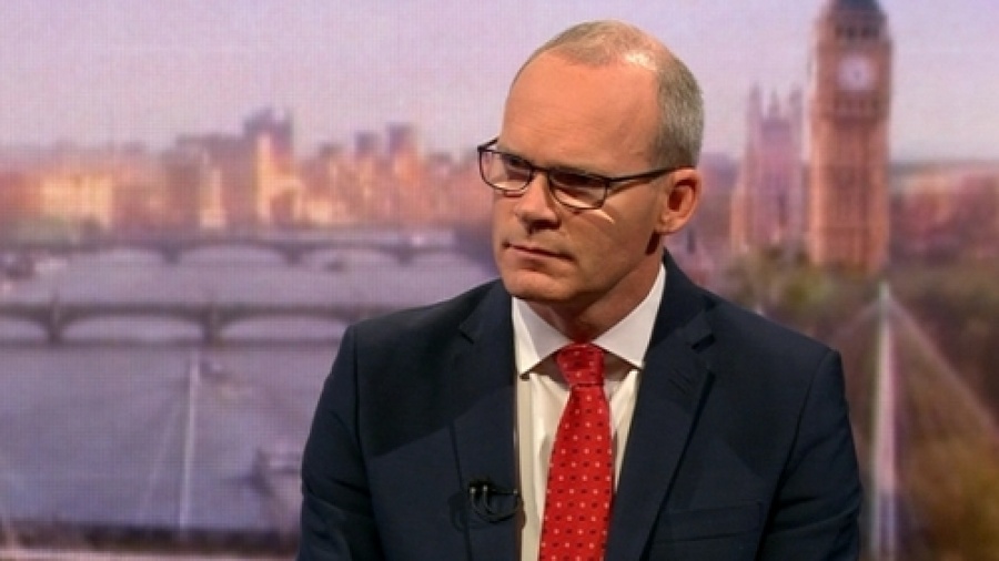 Coveney (ΥΠΕΞ Ιρλανδίας): Η βρετανική προσέγγιση ισοδυναμεί με no-deal Brexit