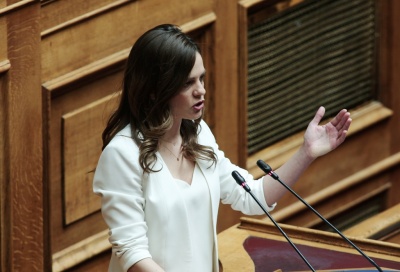 Αχτσιόγλου: 9 στους 10 συνταξιούχους και επαγγελματίες χάνουν από το νέο ασφαλιστικό