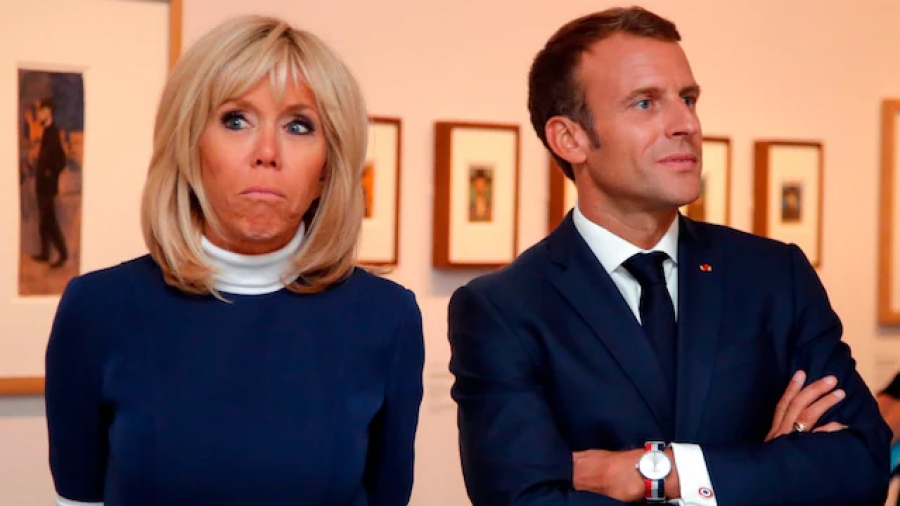 Πρωτοφανές: Οι Macron προσέλαβαν μέχρι ντέντεκτιβ για να πείσουν ότι η Brigitte δεν είναι άντρας - Βλέπουν... ρωσικό δάκτυλο