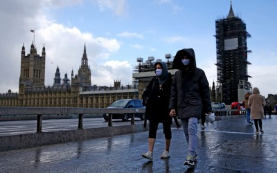 Βρετανία: Επιβάλλει αυστηρότερη καραντίνα στις πόλεις - «Σε παρακολούθηση» το Μπέρμιγχαμ