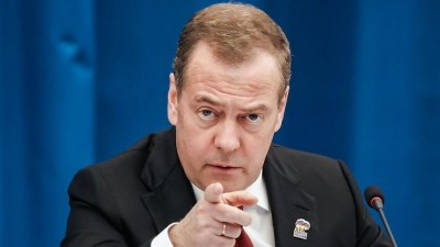 Medvedev: Το όραμα του Trump για Big 5 με συμμετοχή της Ρωσίας είναι χαστούκι στο αλαζονικό πρόσωπο της Ευρώπης