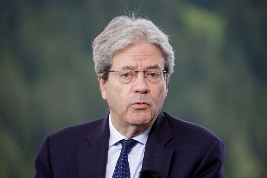 Χαμηλότερη ύφεση στην Ευρωζώνη βλέπει ο Επίτροπος Gentiloni