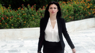 Pizza Fan - Η Κασιμάτη του ΣΥΡΙΖΑ «πετσοκόβει» τον ατάλαντο που έβριζε την Ελλάδα: Ανιστόρητος ο 