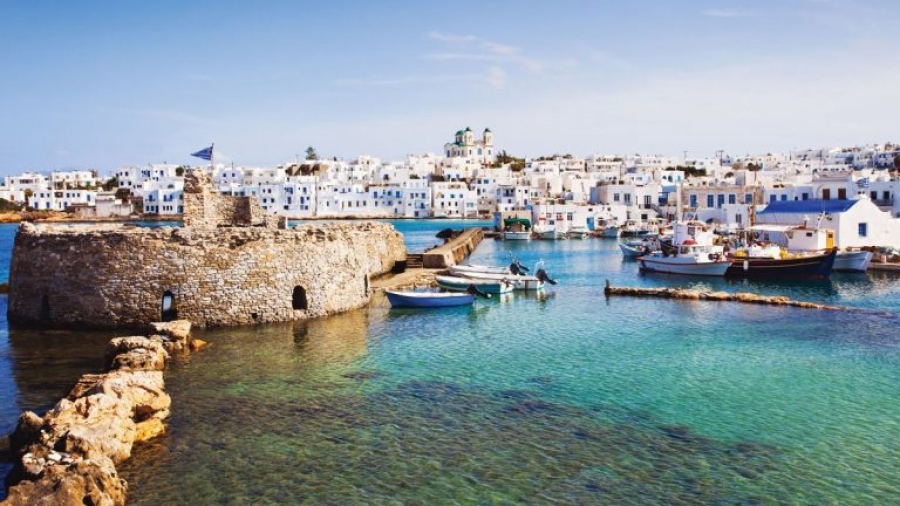 Expedia: Η Πάρος στα 10 καλύτερα νησιά για φθινοπωρινές διακοπές