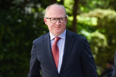 Lane (ΕΚΤ): Αυτοκαταστροφική η υπερβολικά ταχεία μείωση των επιτοκίων – Όχι σε ψεύτικες ελπίδες