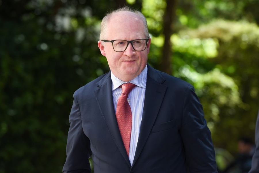 Lane (ΕΚΤ): Αυτοκαταστροφική η υπερβολικά ταχεία μείωση των επιτοκίων – Όχι σε ψεύτικες ελπίδες