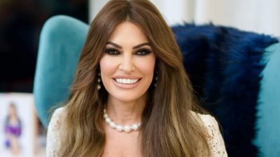 Ξεκίνησε τα έπη η Kimberly Guilfoyle – Έγραψε «Πρέσβης στην Ελλάδα» με τραγούδι του Κουρκούλη