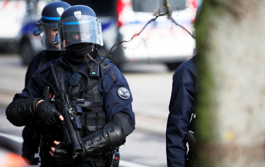 Γαλλία: Άνδρας οπλισμένος τραυμάτισε τρεις αστυνομικούς