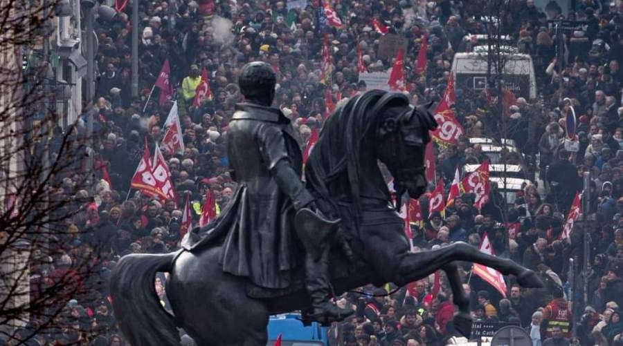 Γαλλία: Τριακόσιες δέκα συλλήψεις κατά τις διαδηλώσεις εναντίον της κυβέρνησης