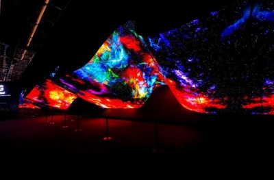 Οι επισκέπτες της CES μαγεύονται και πάλι με τα εντυπωσιακά εκθέματα OLED WAVE και FOUNTAIN της LG