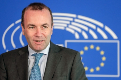 Weber (ΕΛΚ): Υπέρ της χορήγησης ευρωπαϊκών κονδυλίων για φράχτες στα σύνορα της ΕΕ