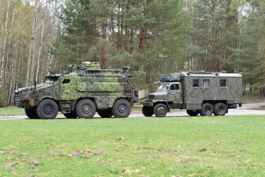 Απίστευτο – Τεθωρακισμένα του ΝΑΤΟ σε ρωσικό αυτοκινητόδρομο!