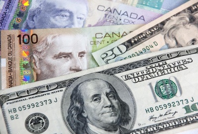 «Βουλιάζει» σε χαμηλό 6 μηνών το καναδικό δολάριο, ελέω χαμηλότερων τιμών πετρελαίου
