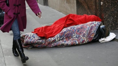 Πρόγραμμα στήριξης και επανένταξης αστέγων από τον Δήμο Πειραιά