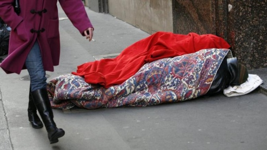 Πρόγραμμα στήριξης και επανένταξης αστέγων από τον Δήμο Πειραιά