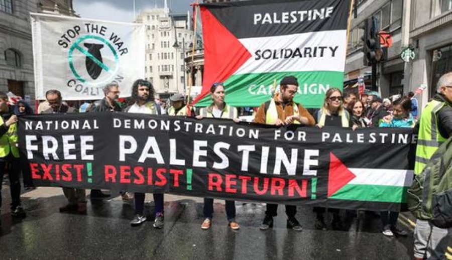 Χιλιάδες διαδηλωτές υπέρ της Παλαιστίνης στο Λονδίνο – Πέταξαν κόκκινη μπογιά στην είσοδο του BBC