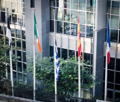 Μεσίστια η ελληνική σημαία στο ευρωκοινοβούλιο - Tajani: Θρηνούμε για τα θύματα της τραγωδίας