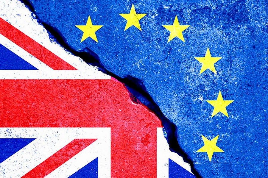 Brexit: Η May ρισκάρει και αναλαμβάνει το σύνολο των διαπραγματεύσεων – Οι πιθανότητες «επιβίωσης» - Νέες απειλές για παραιτήσεις
