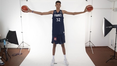 Φαλ - Ουεμπανιάμα: Το δυσθεώρητο τοίχος 441 εκατοστών της Βιλερμπάν, 2ο μεγαλύτερο στην ιστορία της Euroleague!