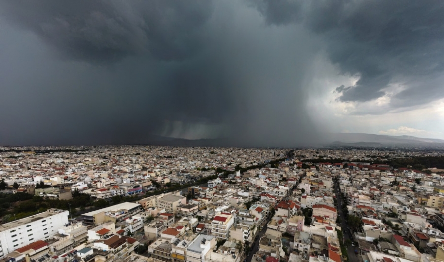 Ξεκίνησε η κακοκαιρία στην Αττική - Που θα εκδηλωθούν βροχές, καταιγίδες, χαλαζοπτώσεις και μεγάλη συχνότητα κεραυνών