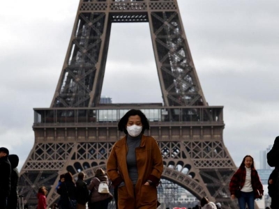 Κορωνοϊός: Οι Γάλλοι πέταξαν τις μάσκες και πάνε για καφέ χωρίς πιστοποιητικό εμβολιασμού