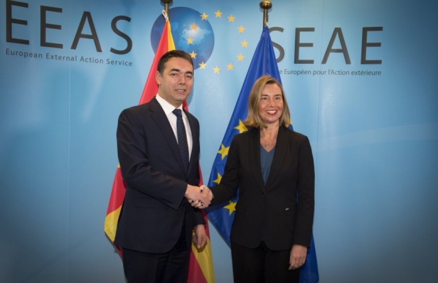 Για τις τελευταίες εξελίξεις στο Σκοπιανό ενημέρωσε ο Dimitrov τη Mogherini