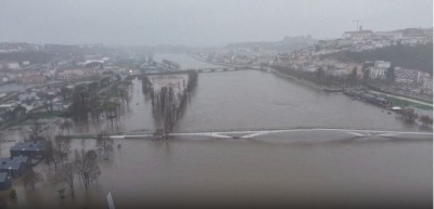 Η κακοκαιρία Nils «ισοπεδώνει» Γαλλία, Ισπανία, Πορτογαλία – Νεκροί, εκατομμύρια στο σκοτάδι και γέφυρες που καταρρέουν