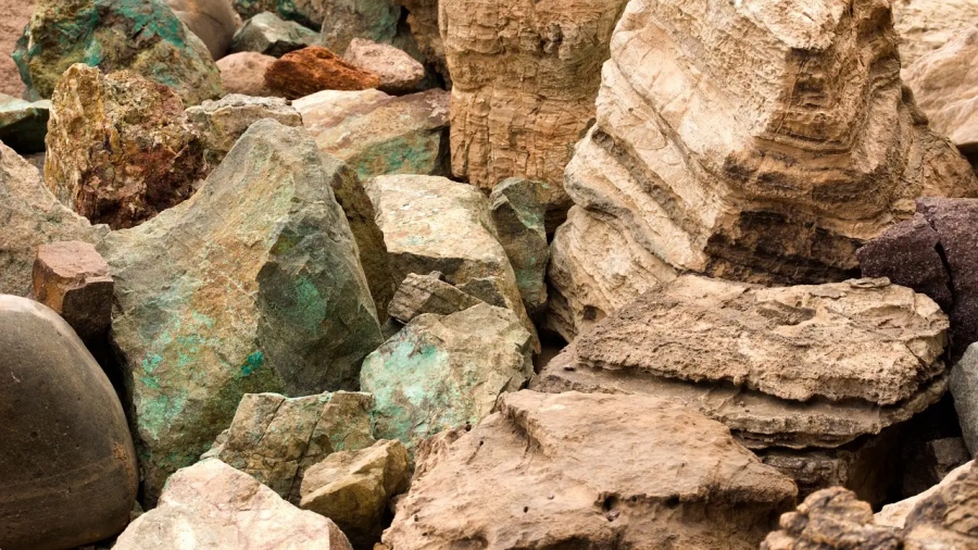 Επίσημη πρώτη: Η Ουκρανία παραδίδει τον υπόγειο πλούτο της – Αμερικανοί επιθεωρούν τα στρατηγικά κοιτάσματα