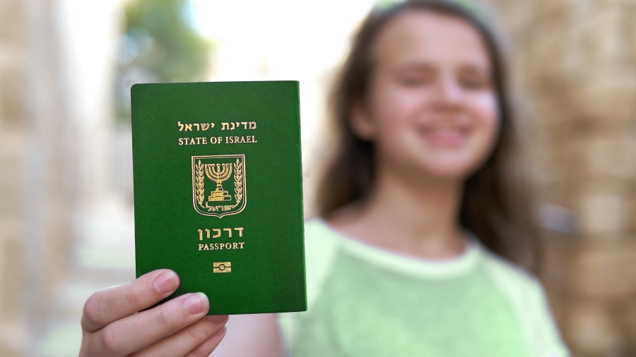 Τι είναι τα πράσινα διαβατήρια που εκδίδει το Ισραήλ για τον covid - Η στατιστική των θανάτων, χωρίς διαφορές