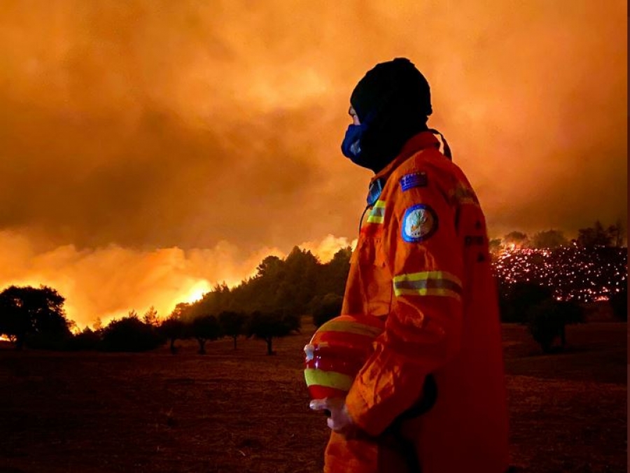 Στάχτη 40.000 στρέμματα από την φωτιά στα Γεράνεια Όρη - Κάηκαν σπίτια - Νέα εκκένωση οικισμού