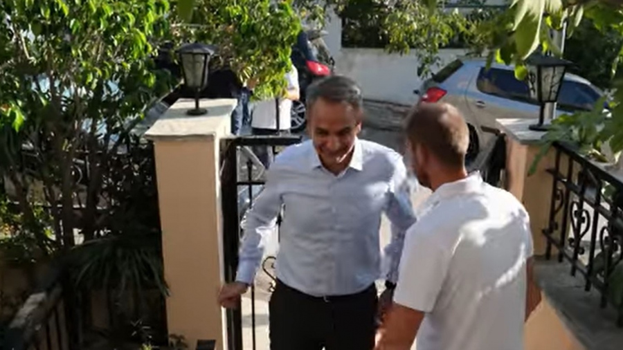 Στο σπίτι δικαιούχου του προγράμματος κατ’ οίκον παράδοσης Φαρμάκων Υψηλού Κόστους  ο Μητσοτάκης