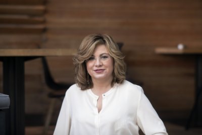 Σπυράκη (ΝΔ): Καθόλα νόμιμη και δημοσίως γνωστή η συμμετοχή της Μαρέβας Μητσοτάκη σε offshore στα Κέιμαν