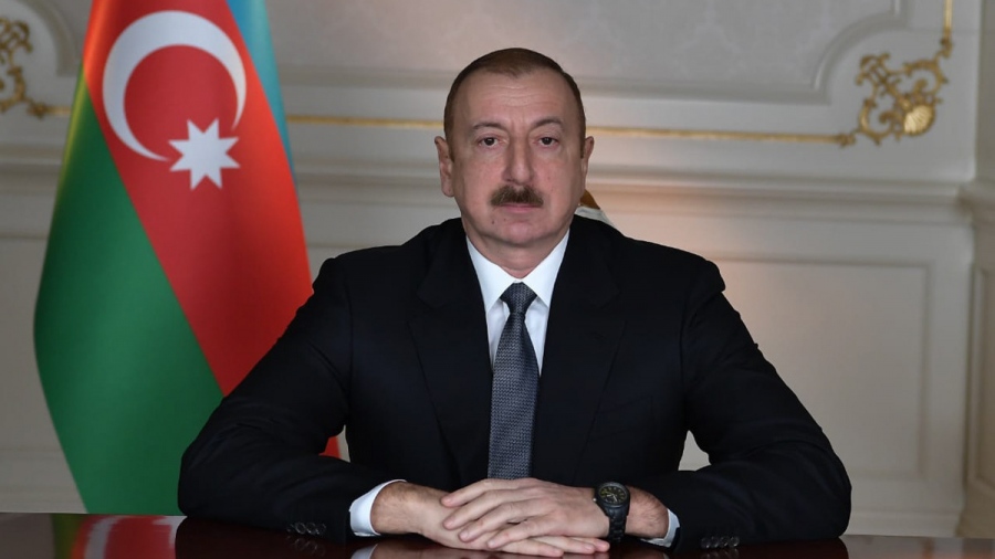  Ο πρόεδρος του Αζερμπαϊτζάν Ilham Aliyev αναγνώρισε και «σήκωσε» την σημαία του ψευδοκράτους στο Μπακού.