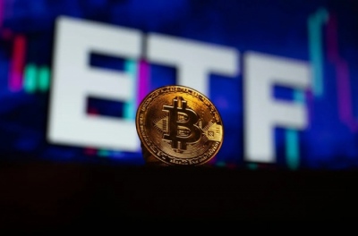 Historical turnaround in Bitcoin ETFs as outflow wave ends – Institutional investors return, but risks loom