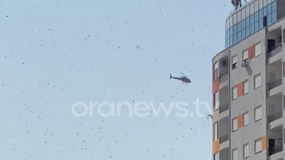Αλβανία: Γάμος υπερπαραγωγή - Ελικόπτερο συνόδευε τα νυφικά αυτοκίνητα ρίχνοντας... ροδοπέταλα