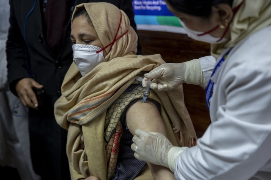 Ινδία: Αποκλιμακώνεται ο κορωνοϊός – Σε μια ημέρα εμβολιάστηκαν πάνω από 200.000