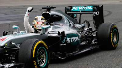 F1: Ο Hamilton επικράτησε και στη Σιγκαπούρη και αύξησε τη διαφορά του από τον Vettel
