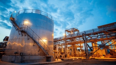 Τι δείχνει τώρα η σύγκριση HelleniQ Energy και Motor Oil – Ποια εταιρεία διύλισης είναι πιο ελκυστική